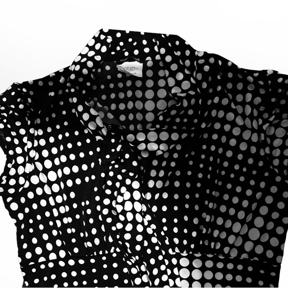 Maurices Super Cute Fitted Black & White Polka Dot Blouse w/Tie Neck! SZ S - Picture 4 of 5